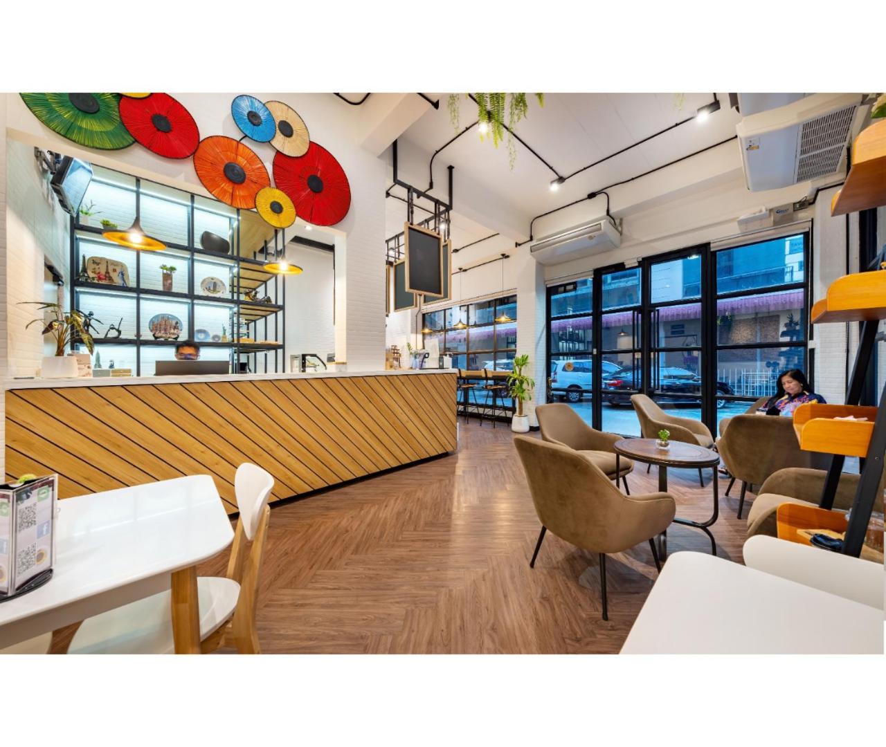 Siam Subway Hostel and Café