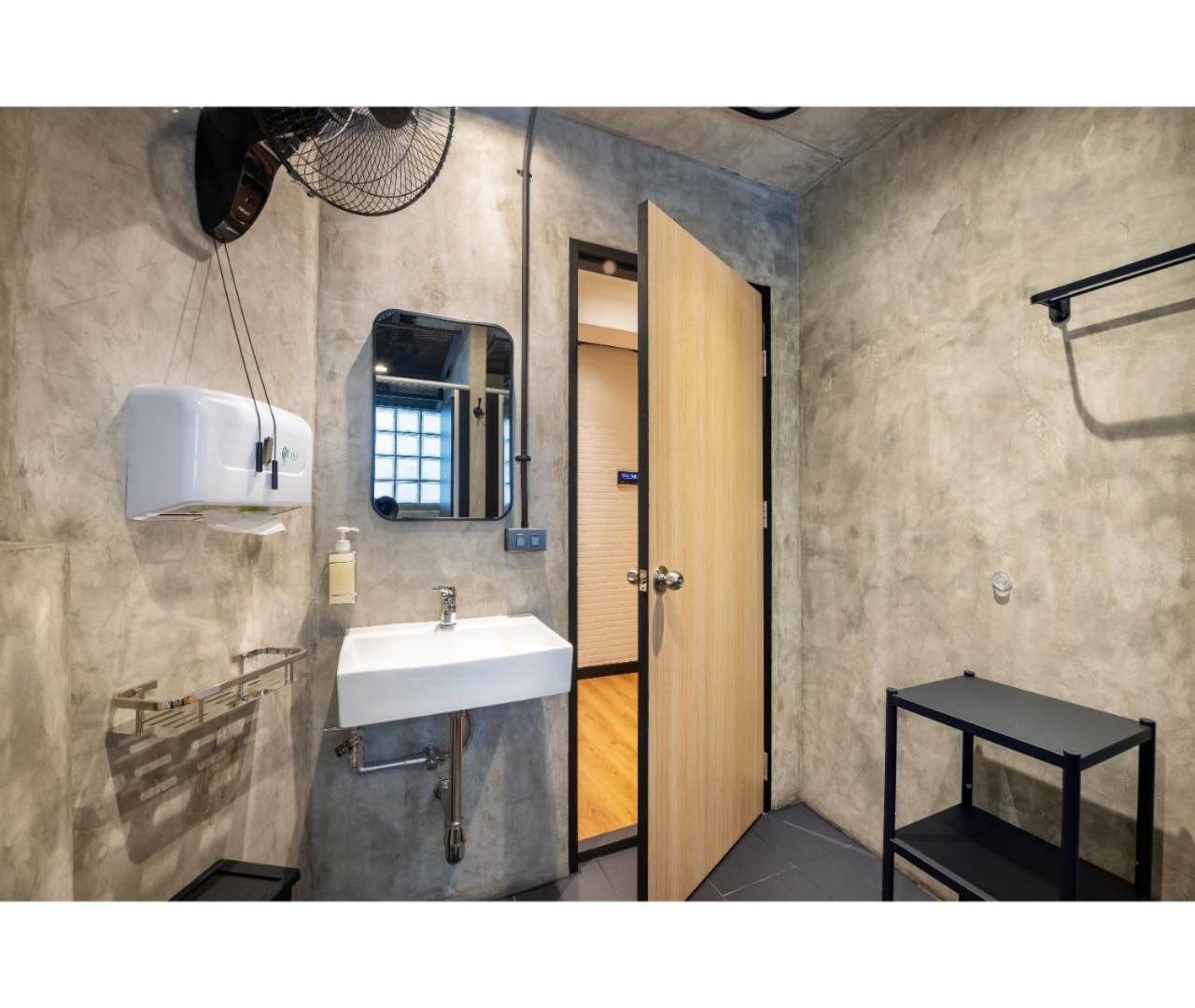 Siam Subway Hostel and Café