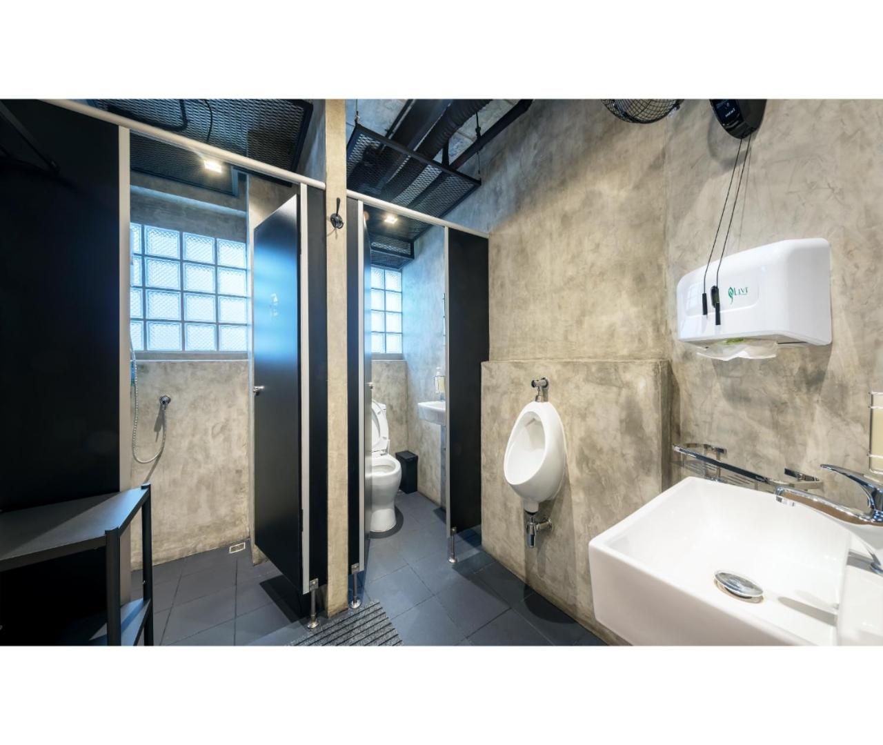 Siam Subway Hostel and Café