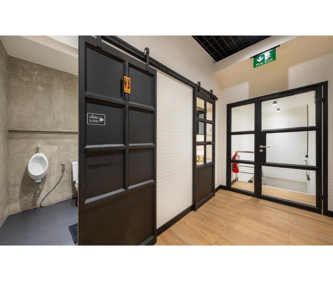 Siam Subway Hostel and Café