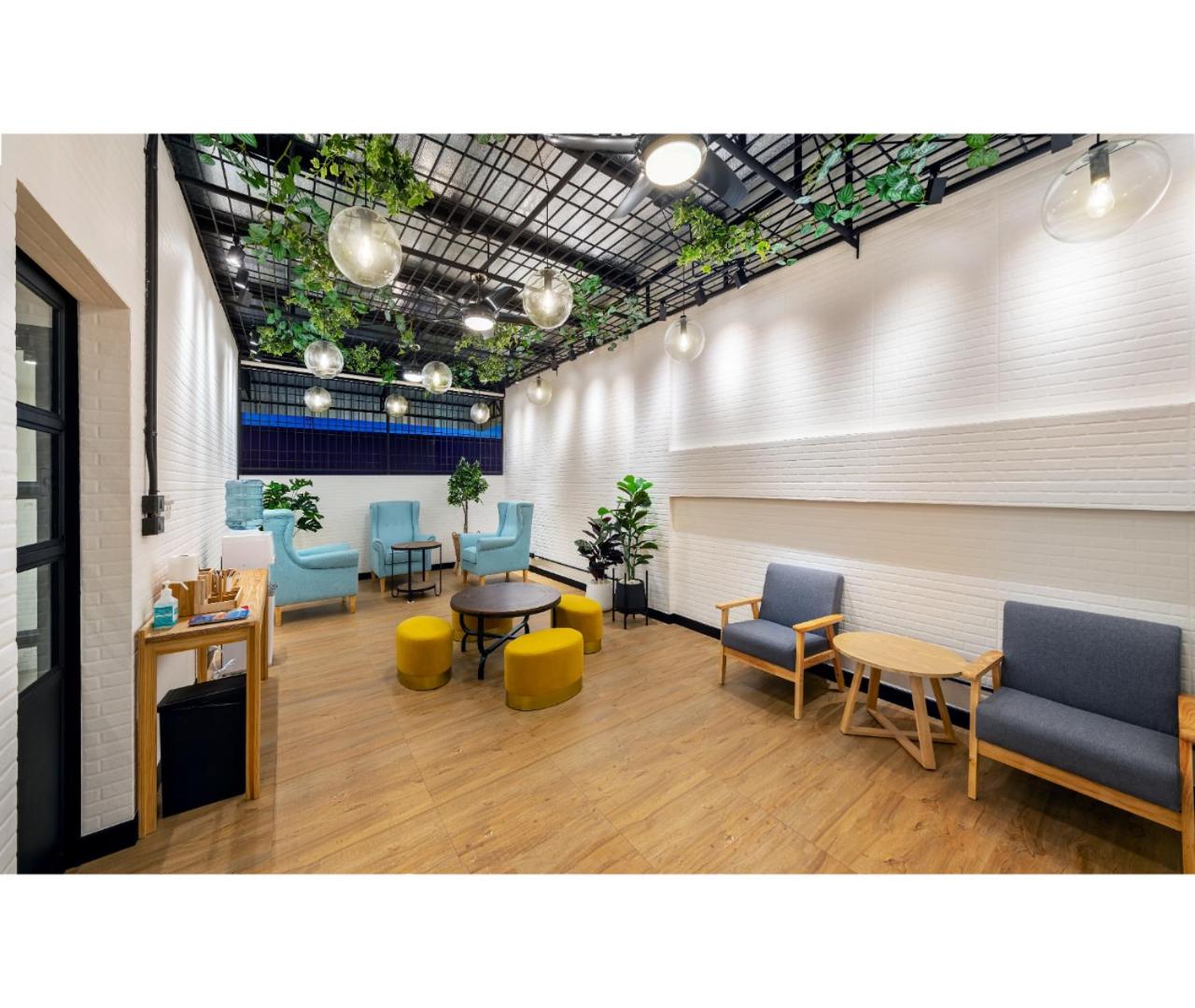 Siam Subway Hostel and Café