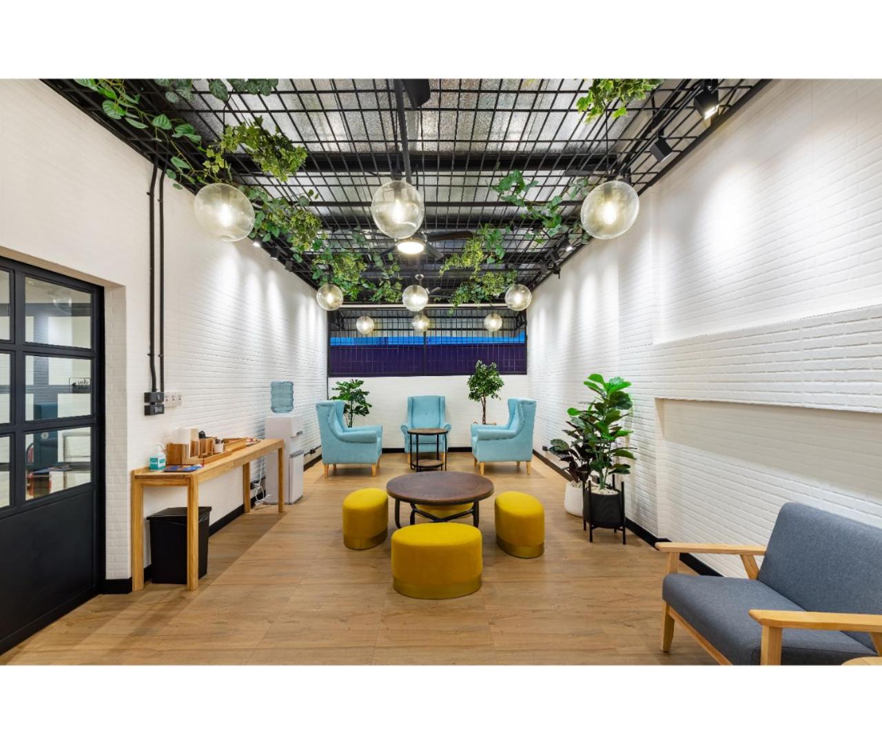 Siam Subway Hostel and Café