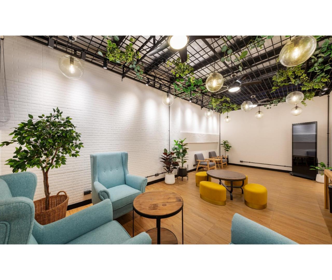 Siam Subway Hostel and Café