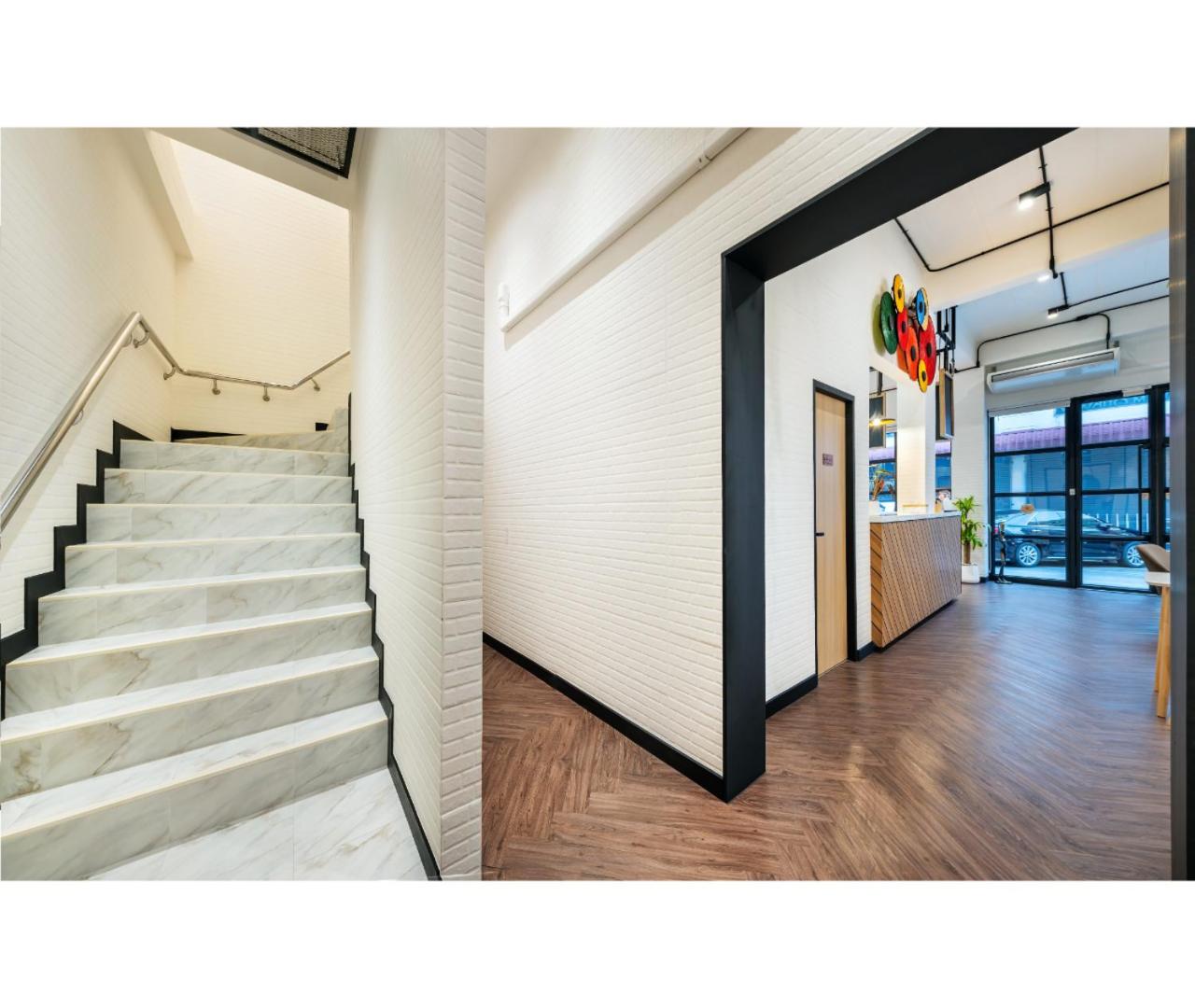 Siam Subway Hostel and Café