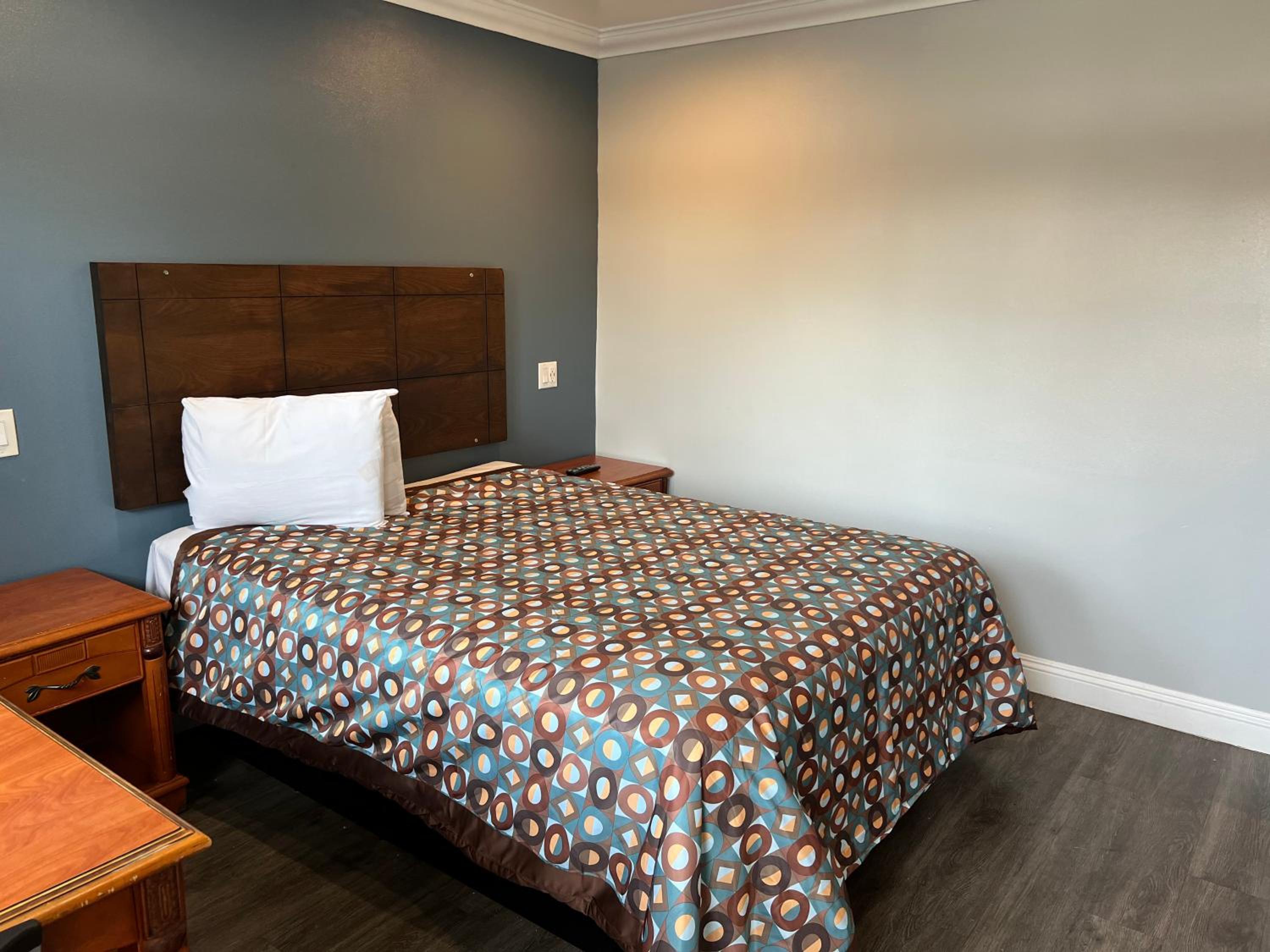 SOFI MOTEL