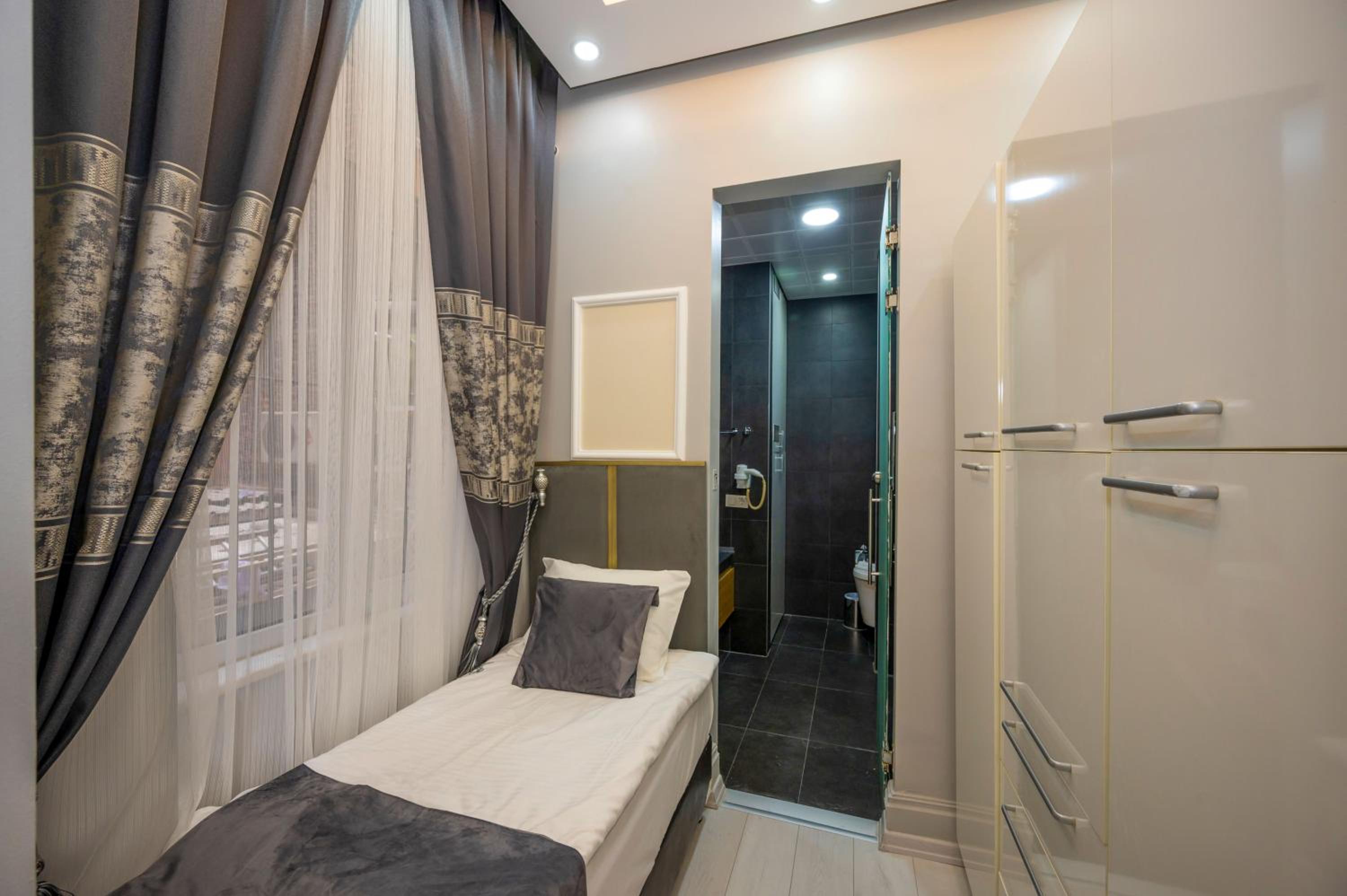 Hotel Next2 becomes Next2 Otel. - Image 20