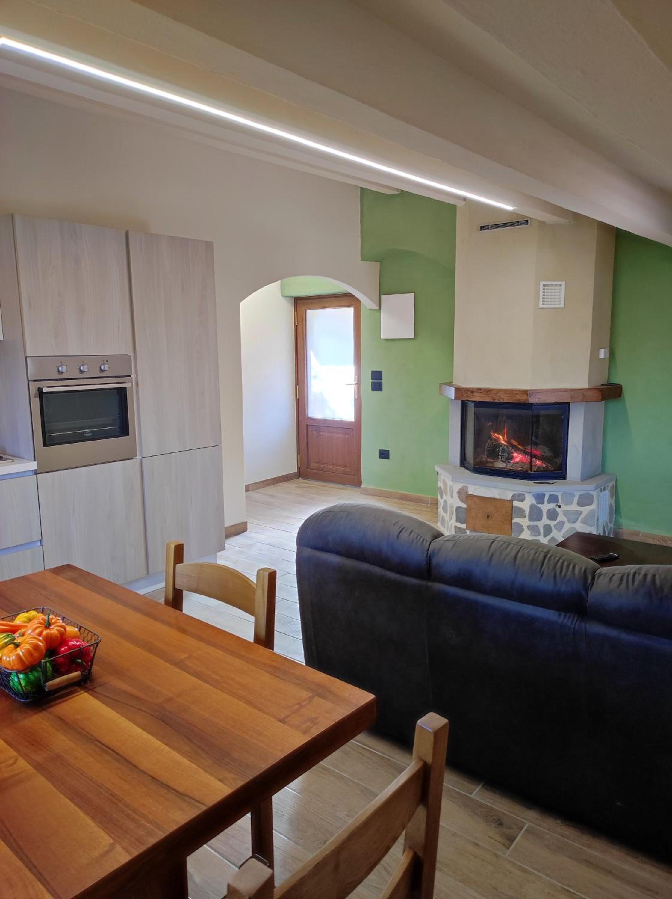 Charming apartment in Caprese Michelangelo, shared pool. view 3