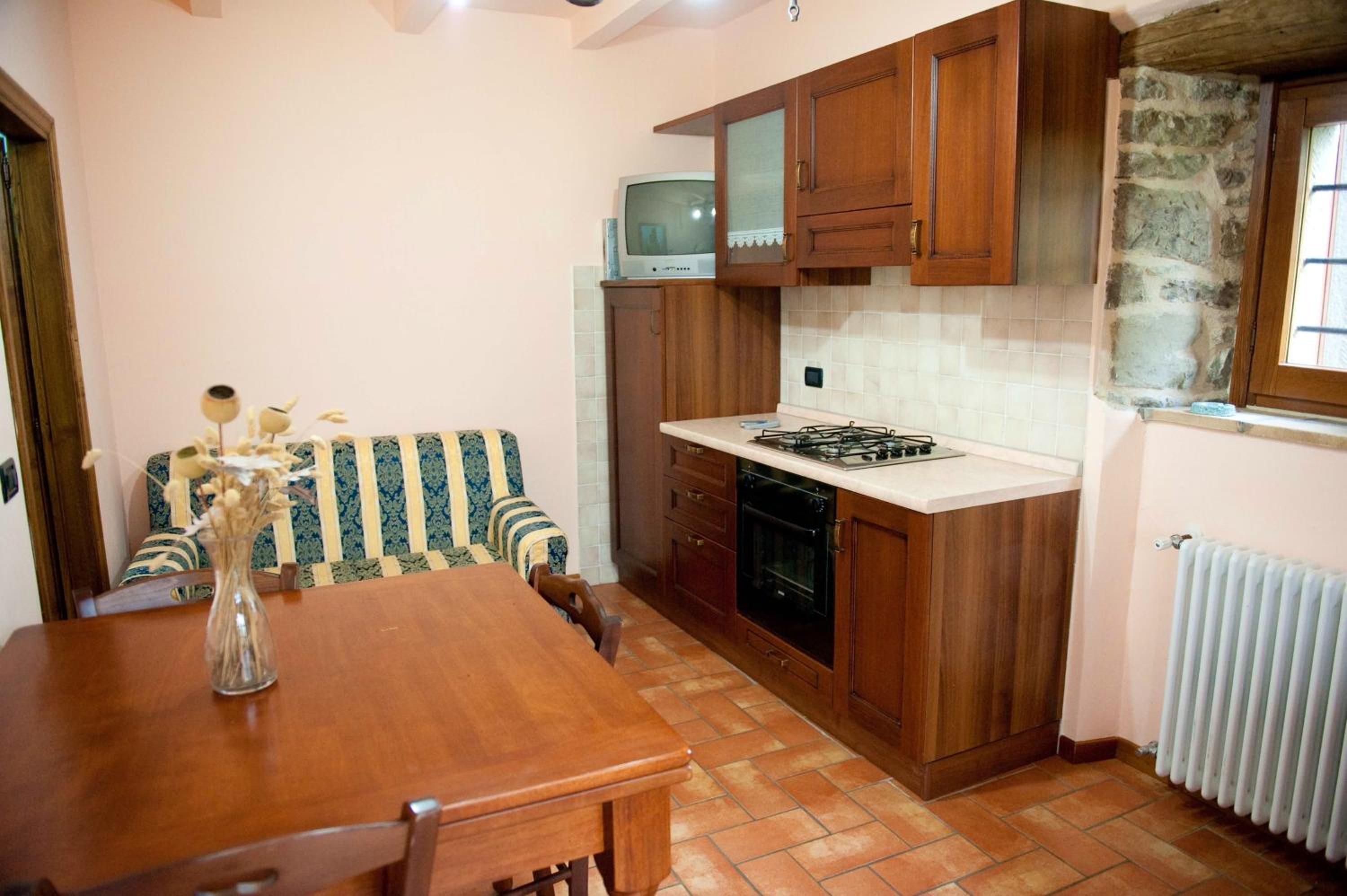 Charming apartment in Caprese Michelangelo, shared pool. view 4