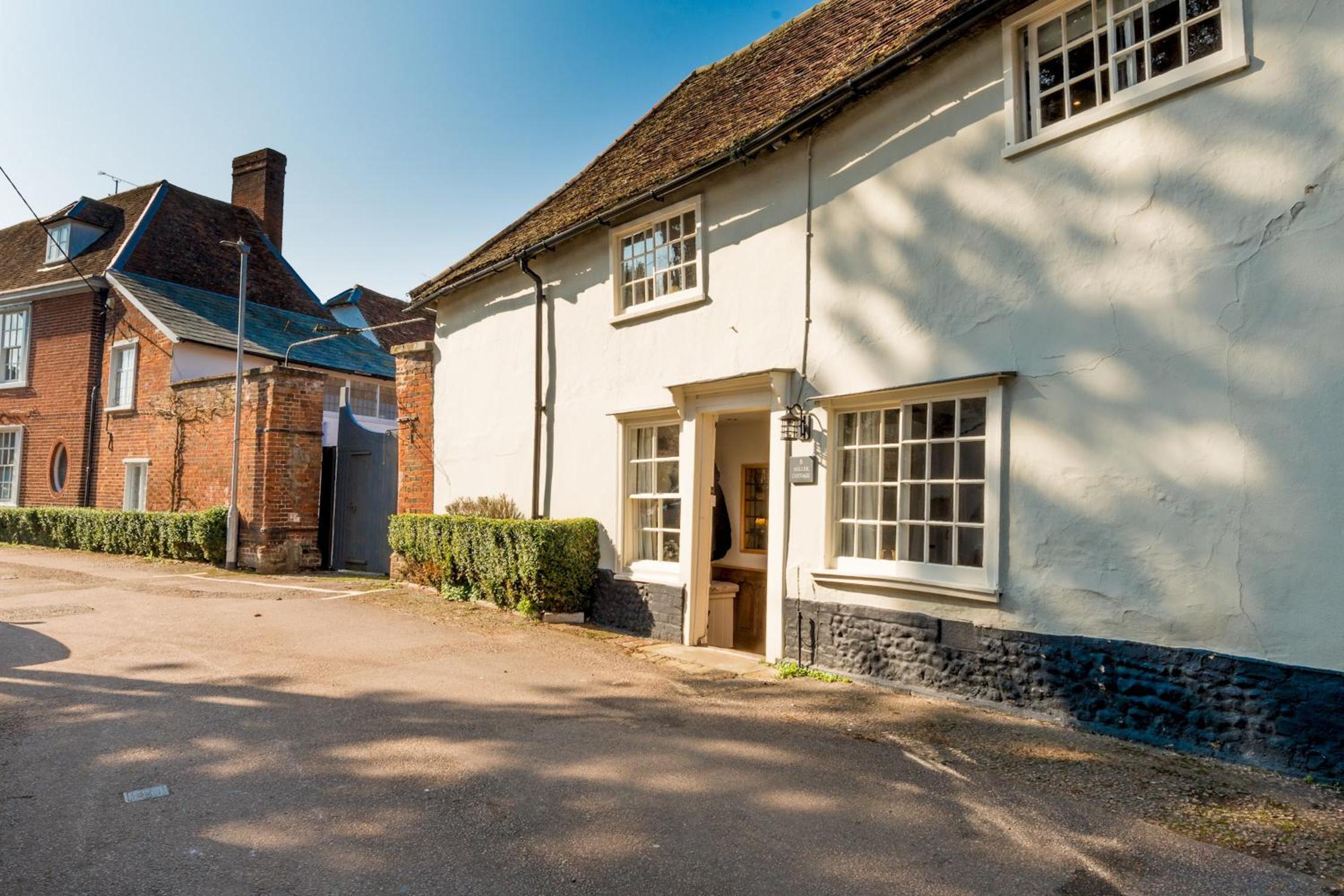 Miller Cottage a luxury 1550's cottage in the Historic centre of Saffron Walden view 3