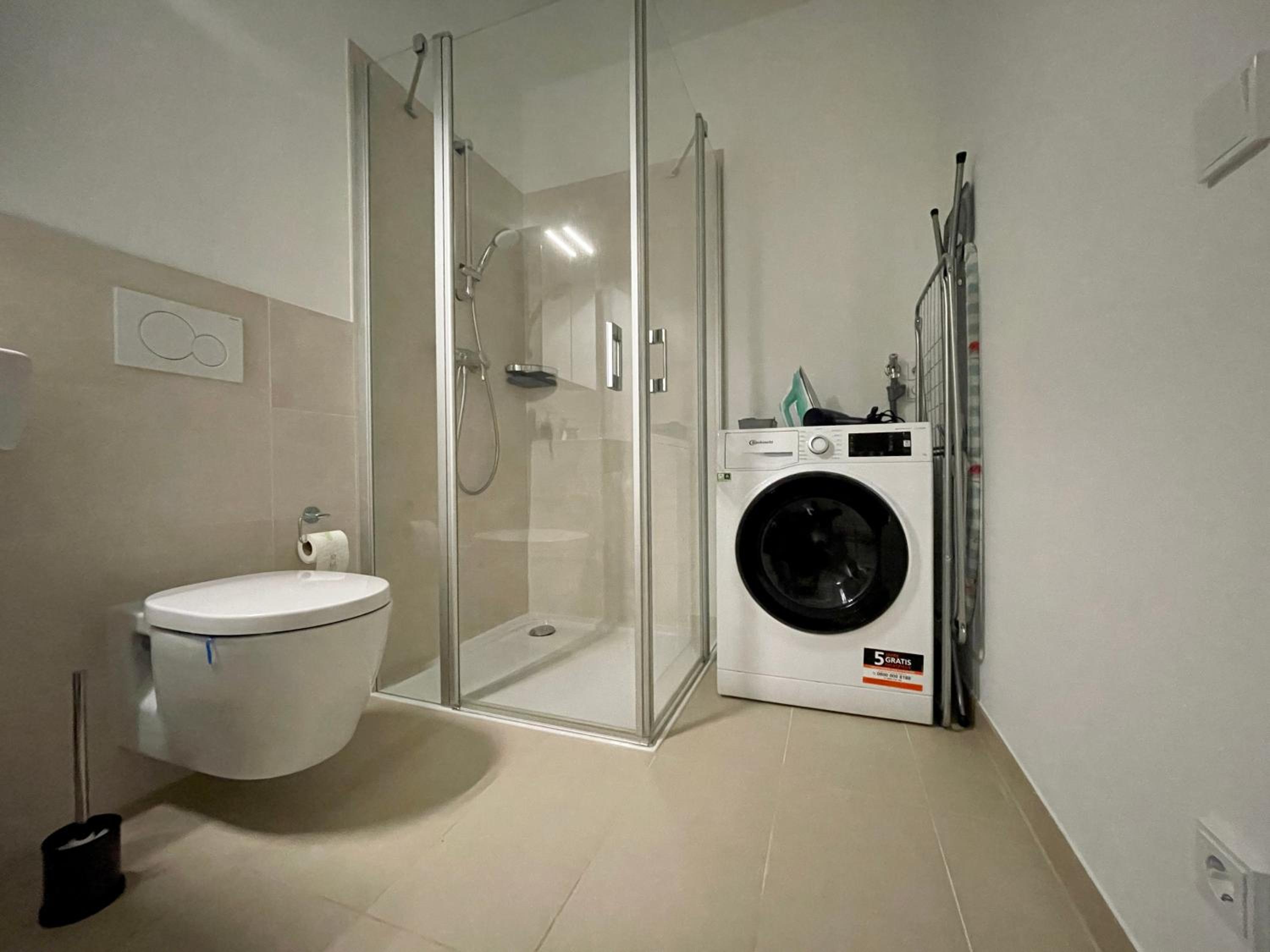 Offenbach Vacations - Studio Stevie Nicks I Parking Spot I Workplace I 24in Screen I Kitchen I PS4 - Property Image 6
