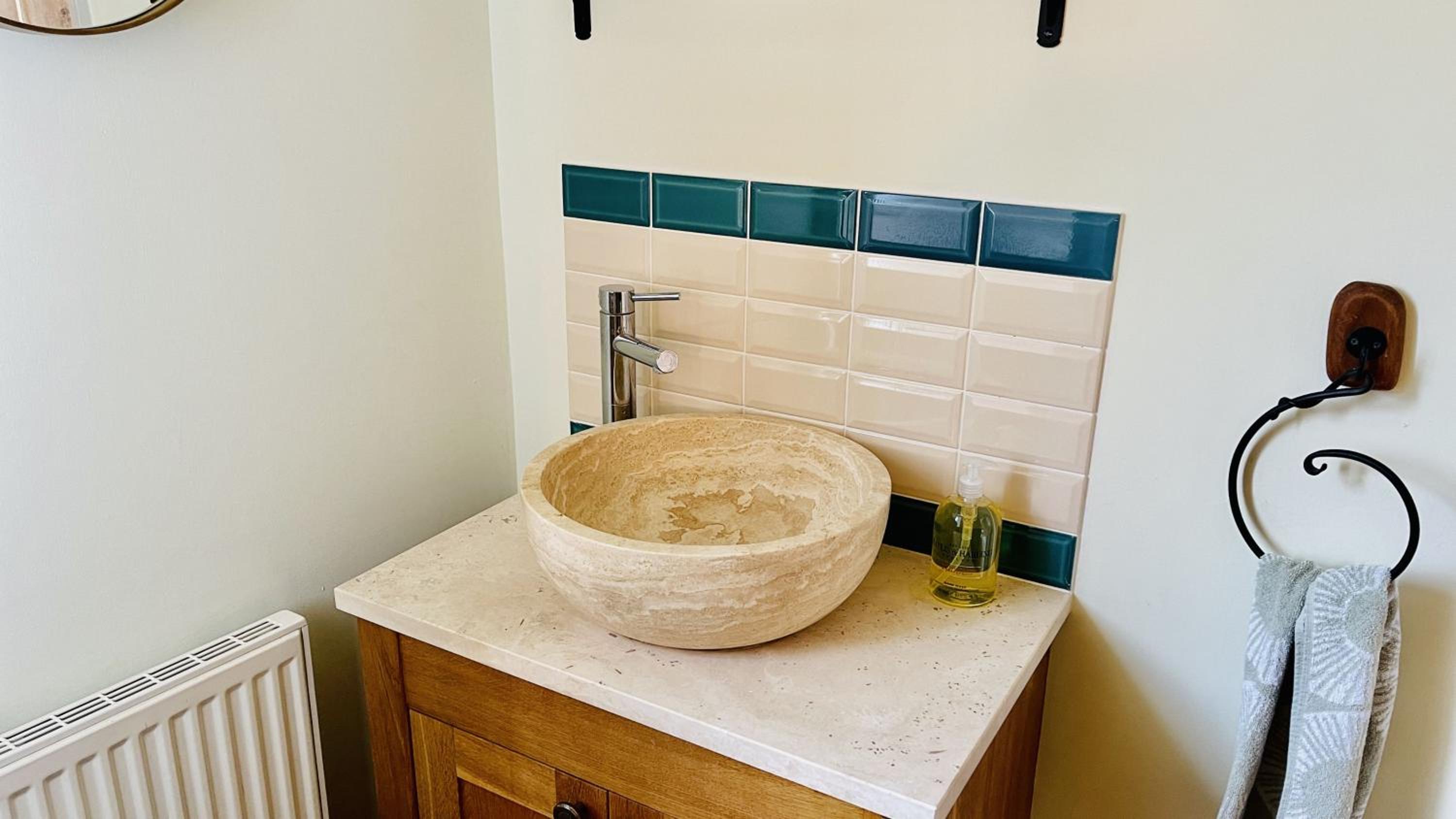 The Garden Cottage - Elevated position, wonderful views over Dartmouth, beautiful garden view 3