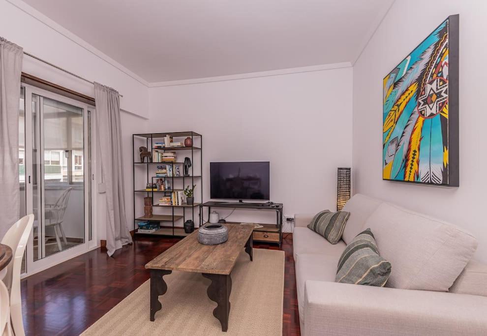 Cozy 3 bedroom apartment in front of the subway view 3