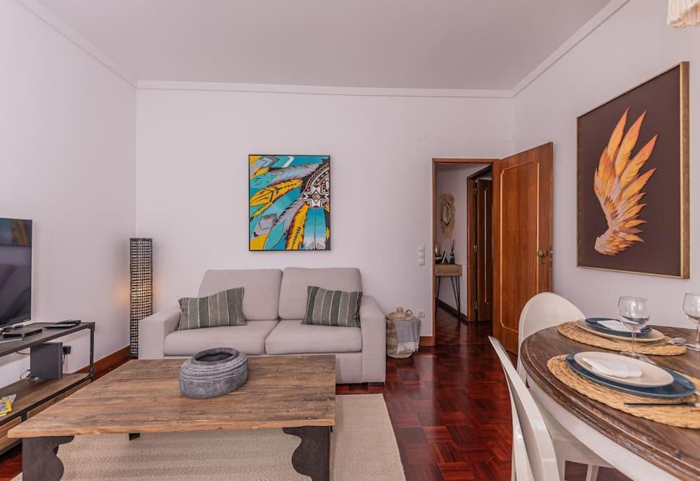 Cozy 3 bedroom apartment in front of the subway view 2