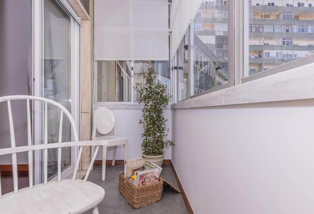 Cozy 3 bedroom apartment in front of the subway view 5