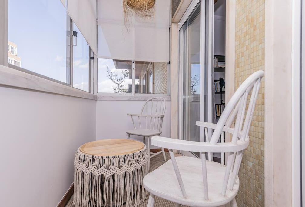 Cozy 3 bedroom apartment in front of the subway view 4