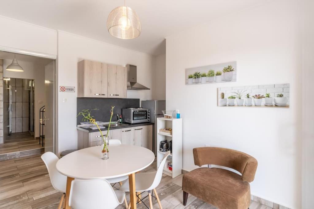 Hotel Veranda Guest House - Image 1