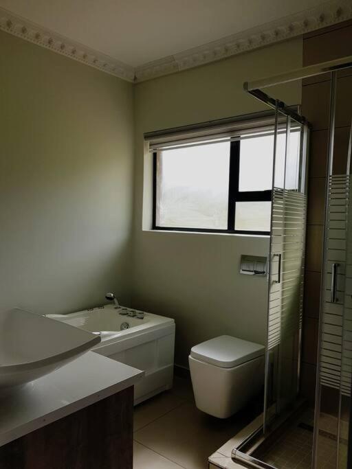 8sIndoor indoor pool4 bedroom villaGreat view and backup power view 3