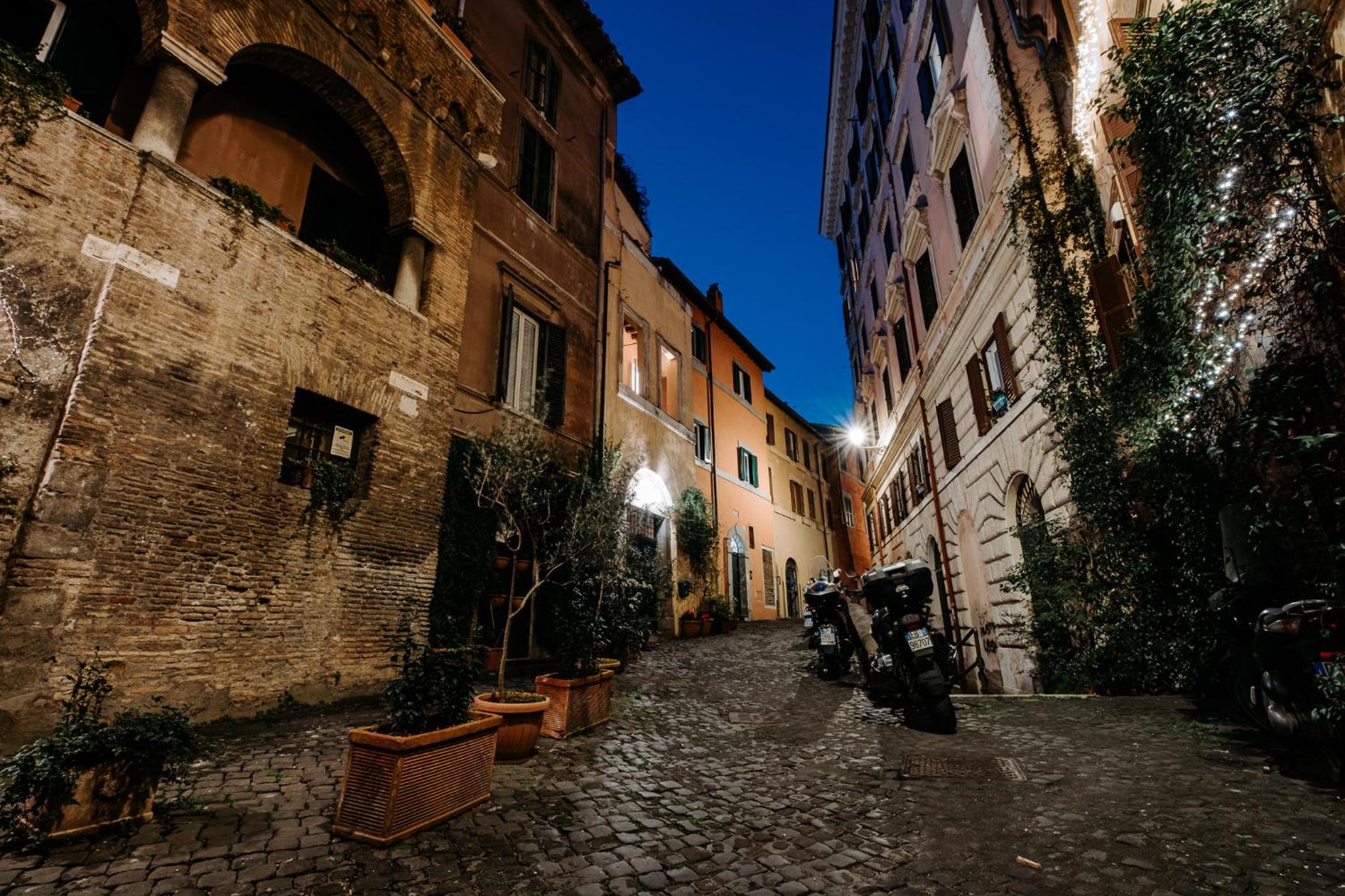 Bruno Domus Trastevere