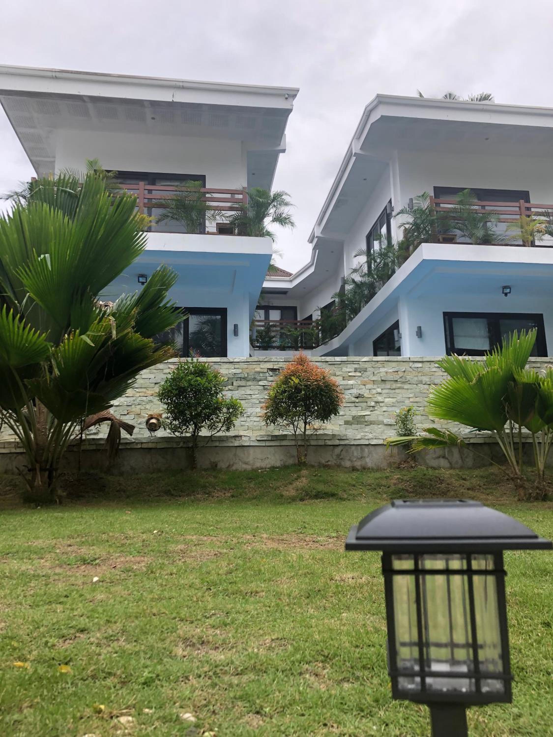 The Whitehouse by the Sea