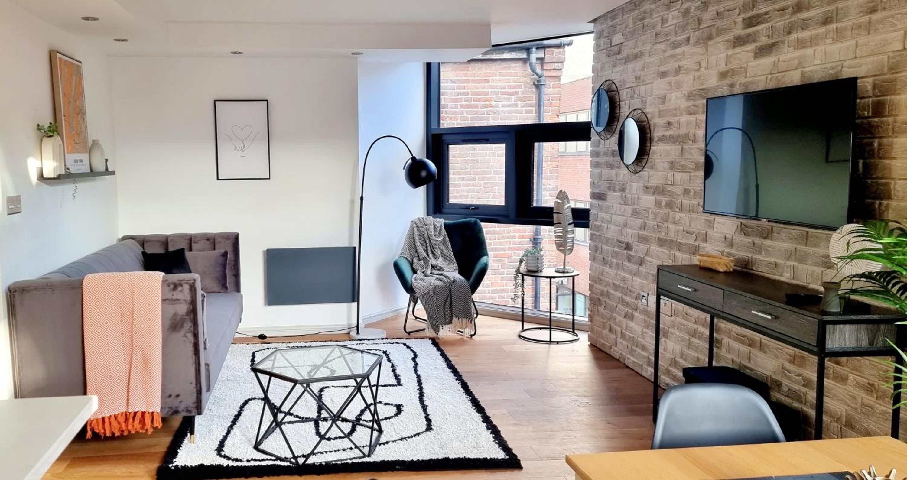 Hounds Gate Luxury Apartments by 1508 Stays view 4