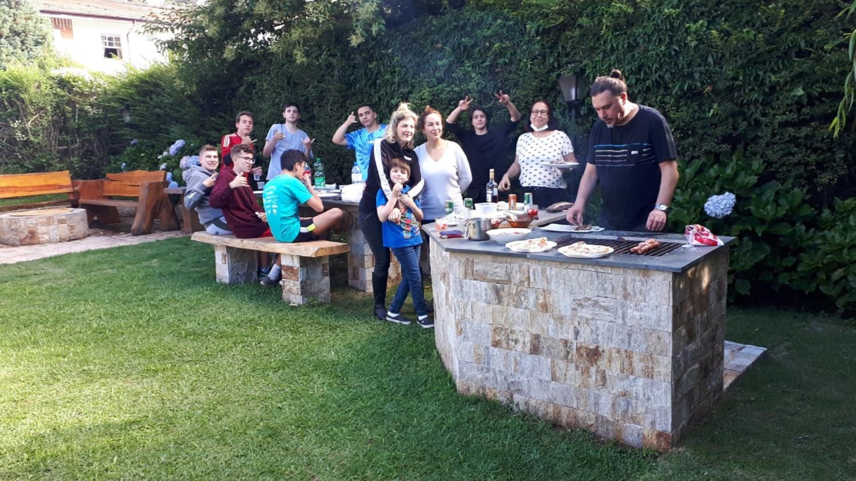 CJ Chalé de Madeira - Perfeito para Reunir Famílias e Amigos ao Redor da Lareira, Fogueira e Churrasqueira