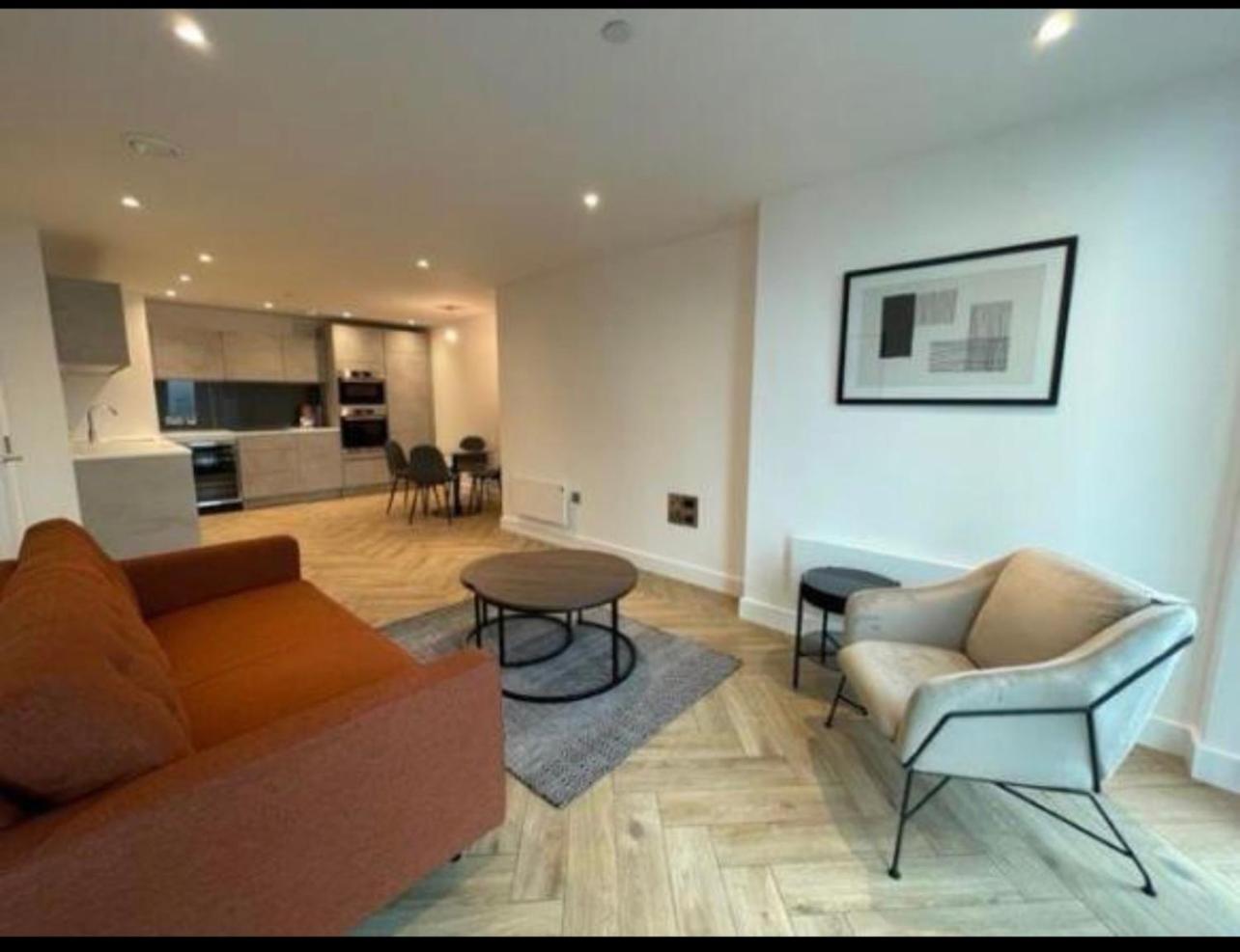 Brand New Luxury Manchester City Centre 2 Bed Apartment Skyline Views view 5