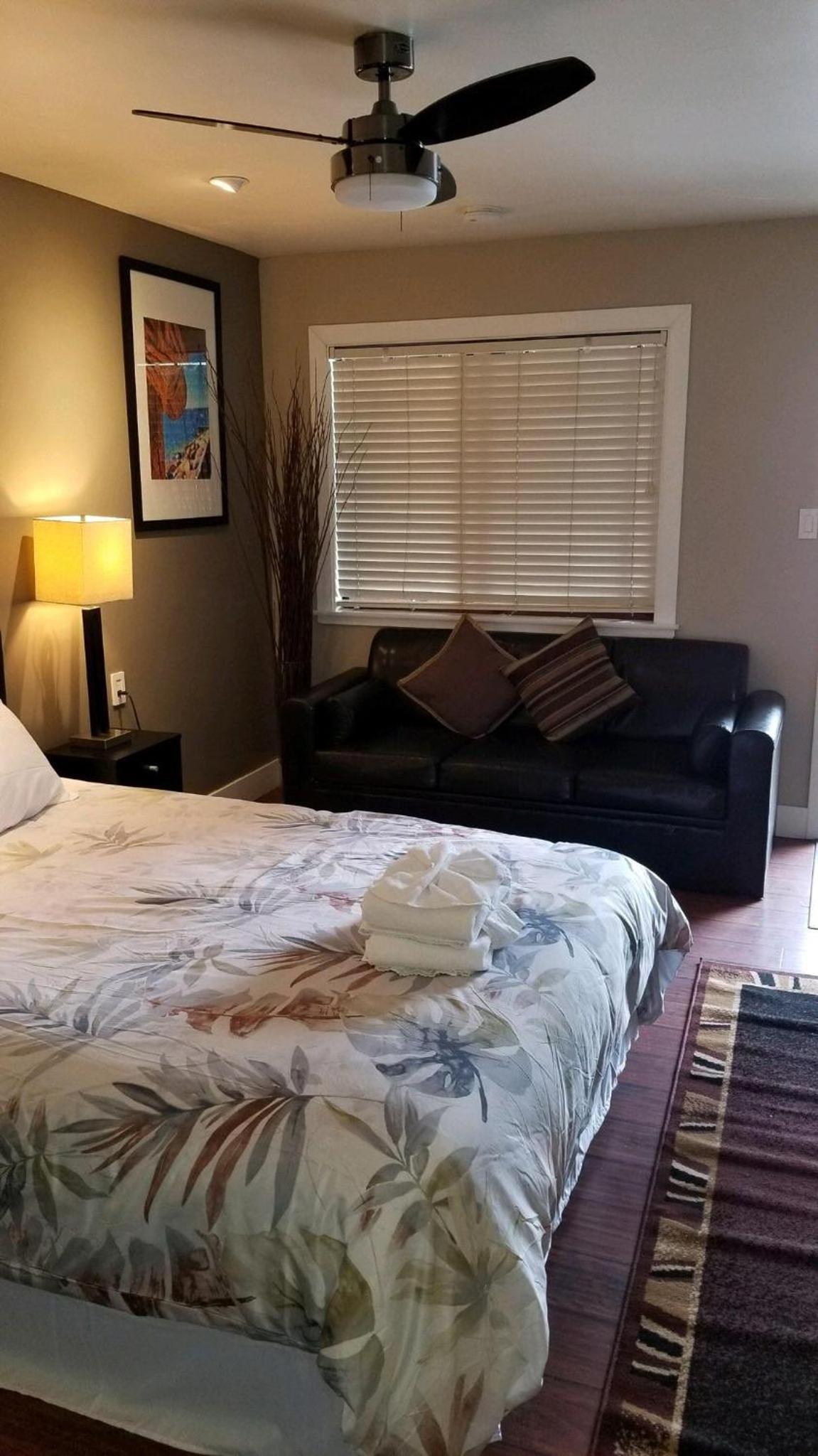 Gondola Lodge with 5-dollar Beach Voucher