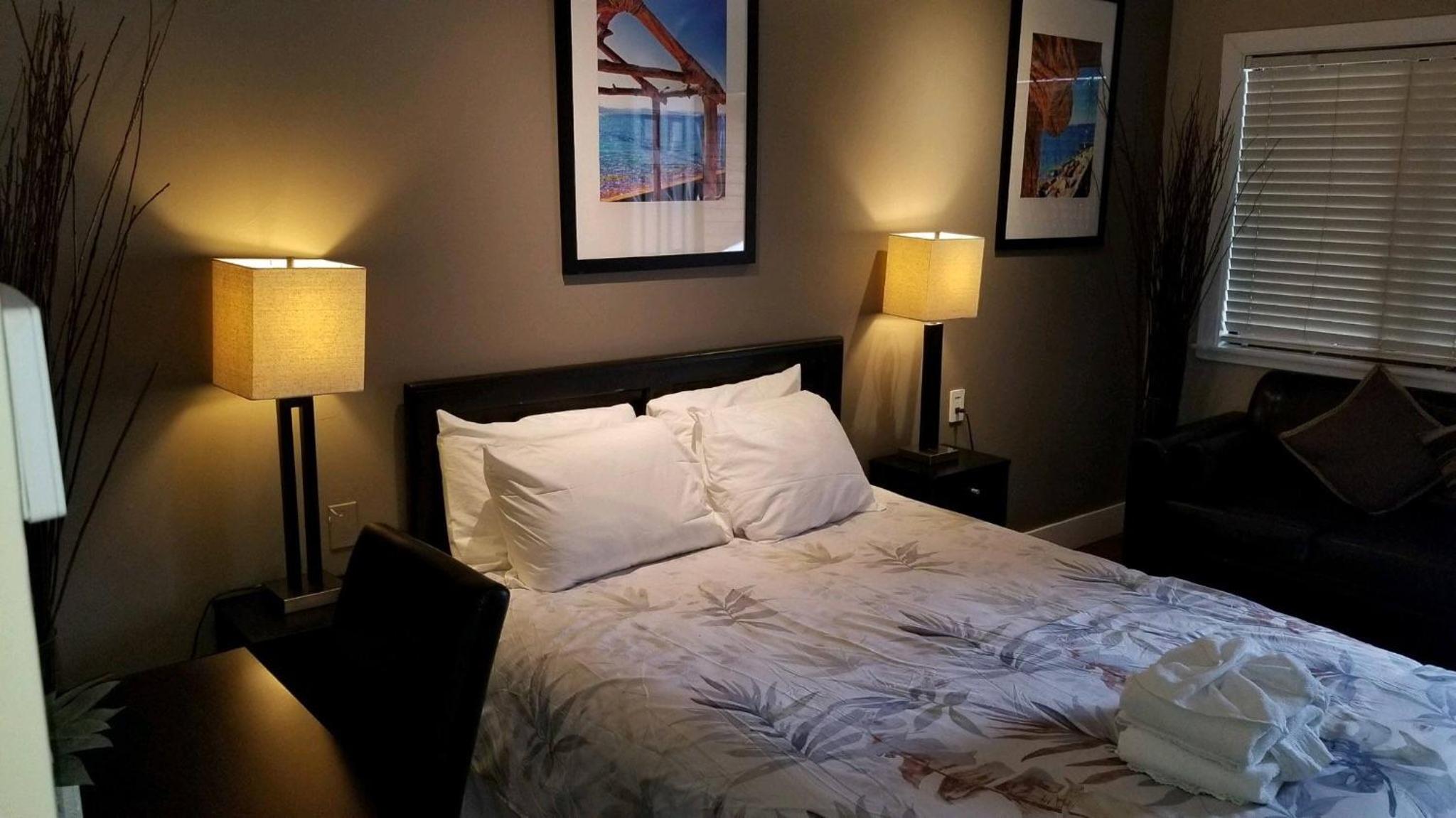Gondola Lodge with 5-dollar Beach Voucher