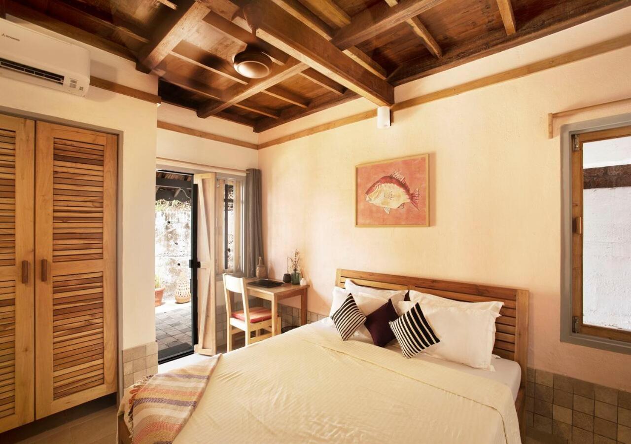 SaffronStays Crescent Bay, Palshet view 3