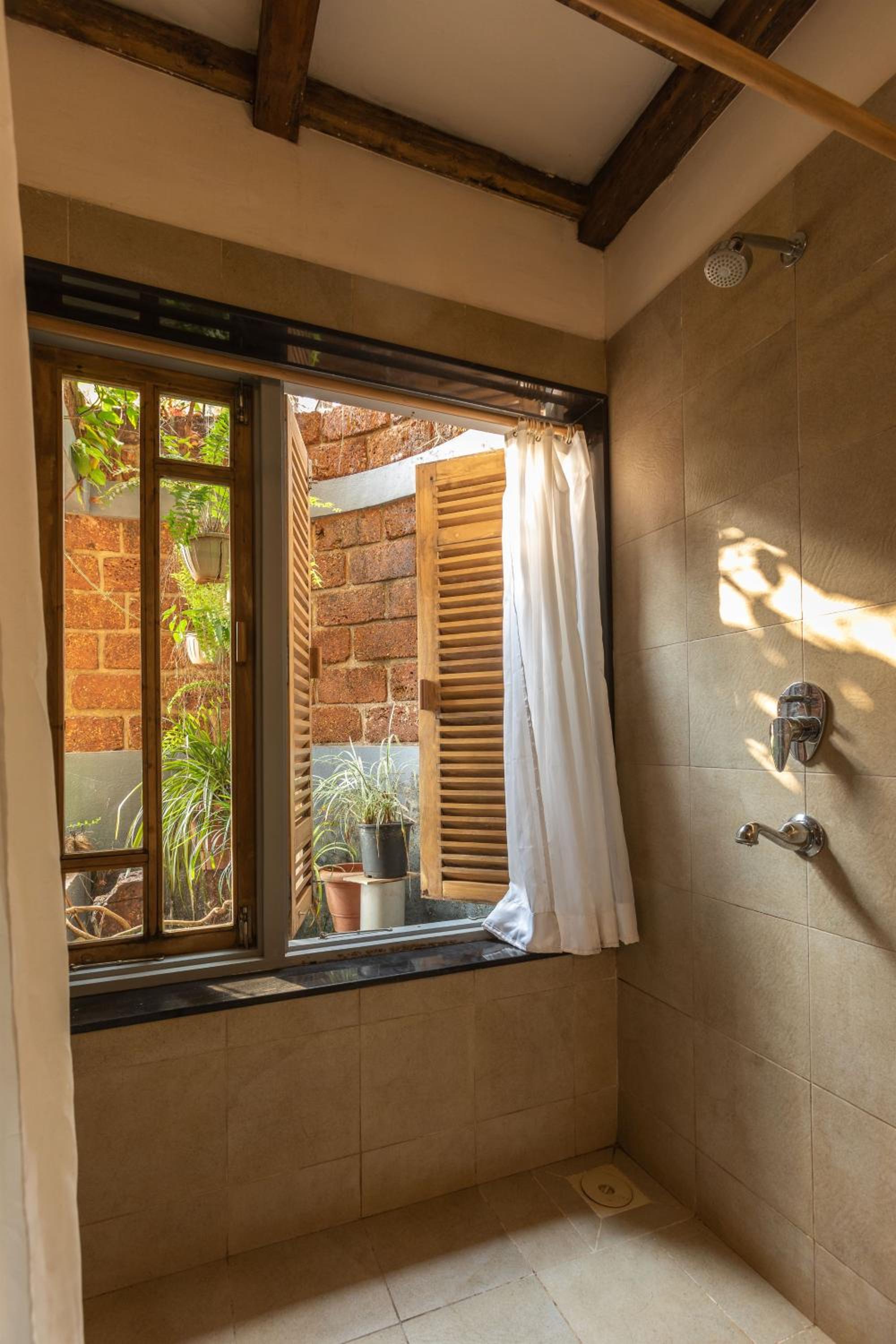 SaffronStays Crescent Bay, Palshet view 4