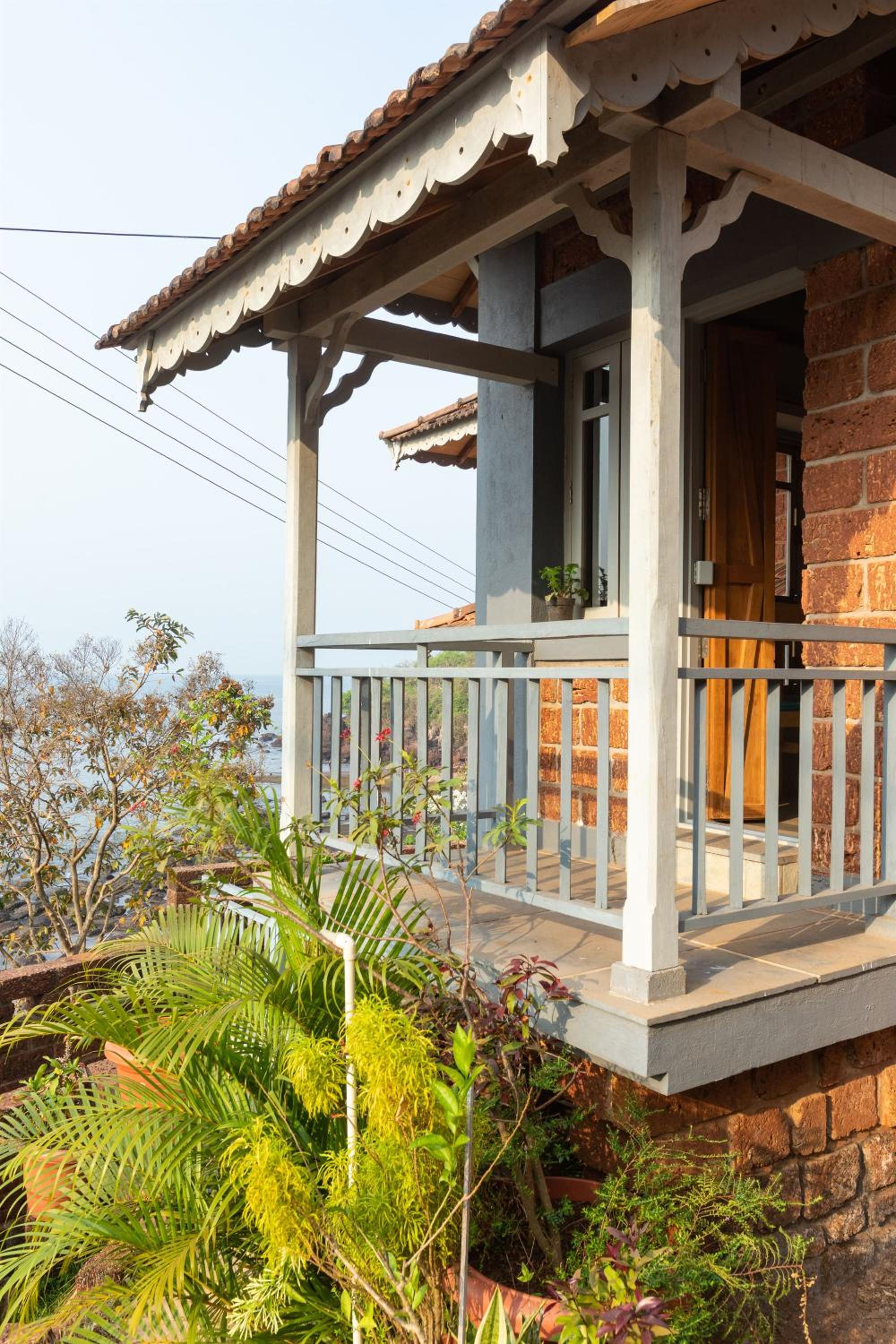 SaffronStays Crescent Bay, Palshet view 2