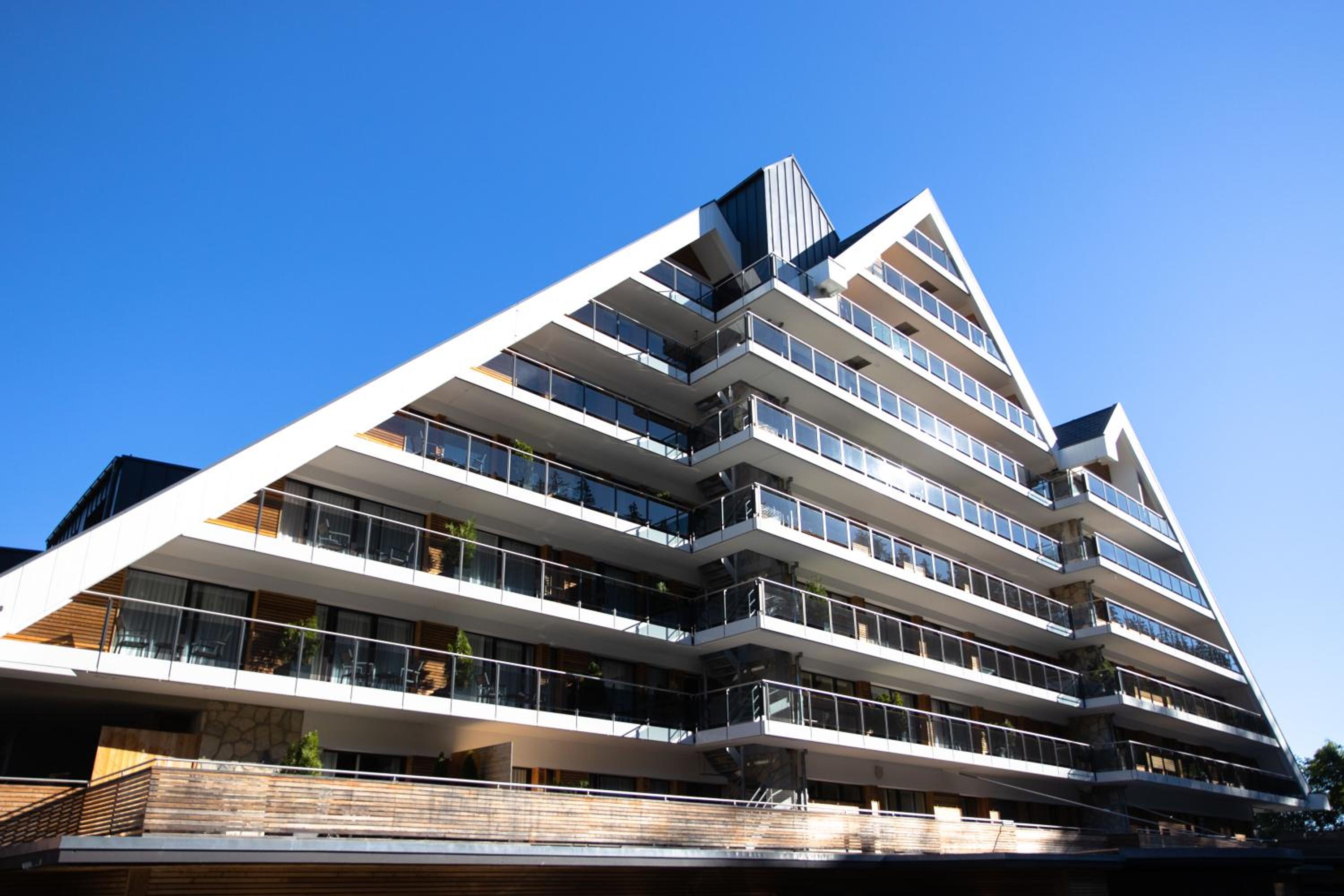 Hotel Crans Ambassador - Image 1