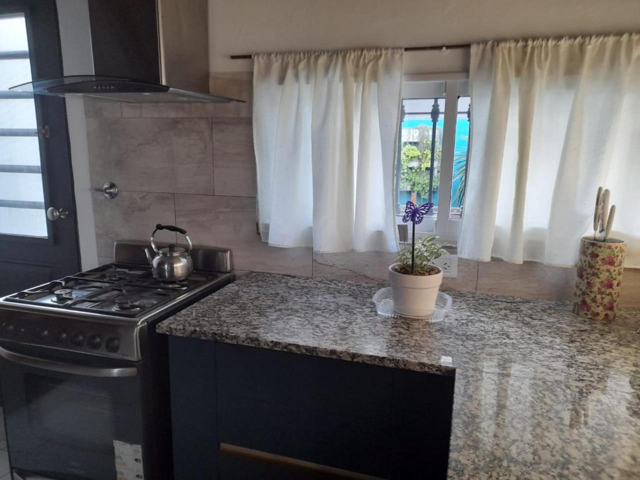 Hermosa casa con patio, parrilla y garage cerrado