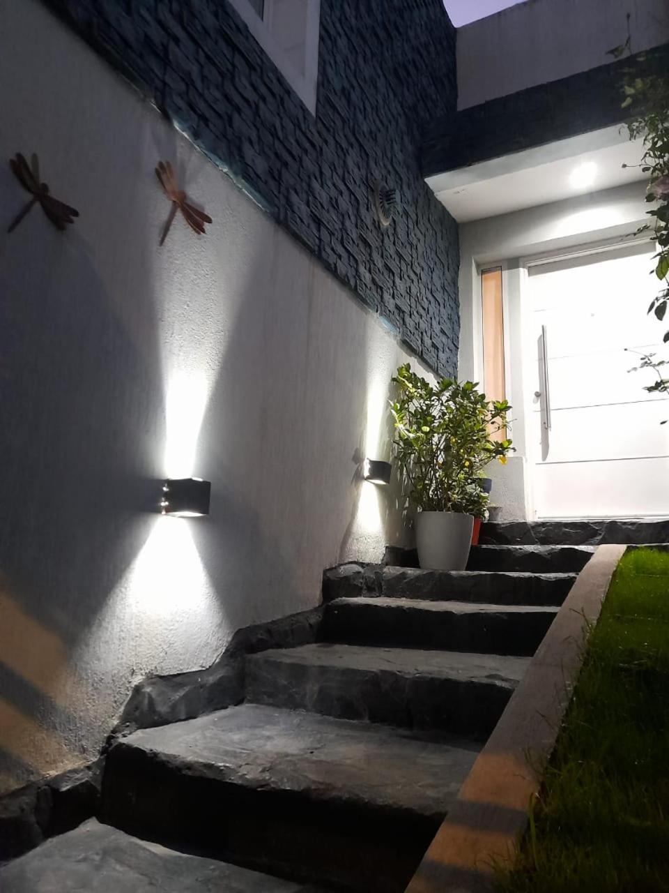 Hermosa casa con patio, parrilla y garage cerrado
