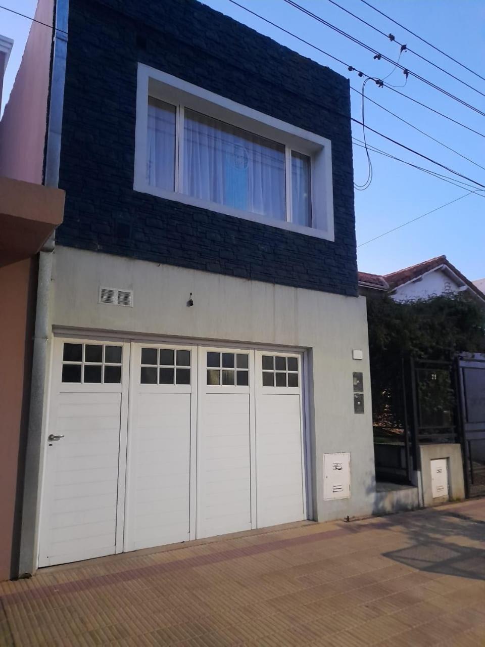 Hermosa casa con patio, parrilla y garage cerrado