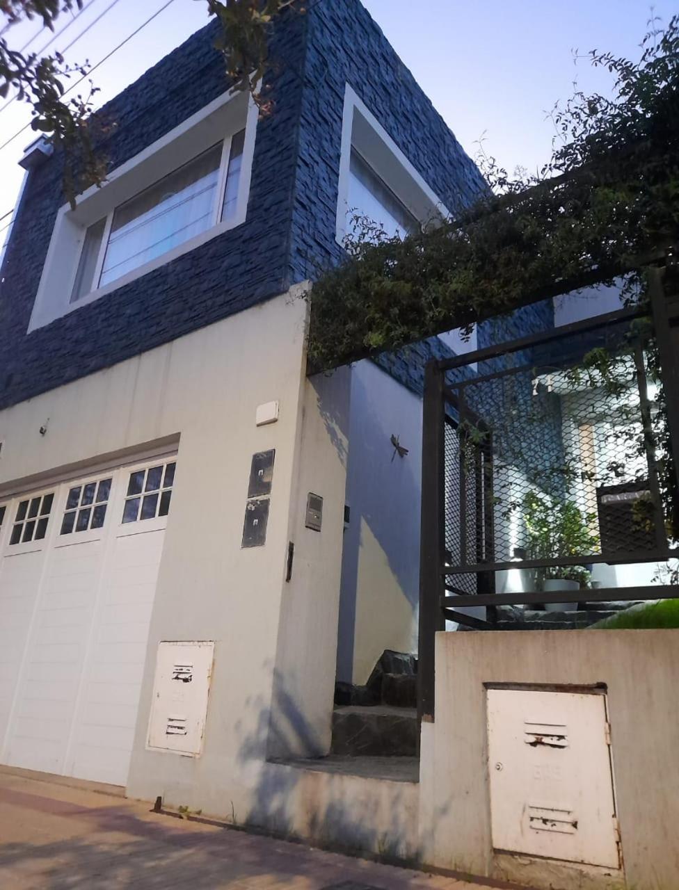 Hermosa casa con patio, parrilla y garage cerrado