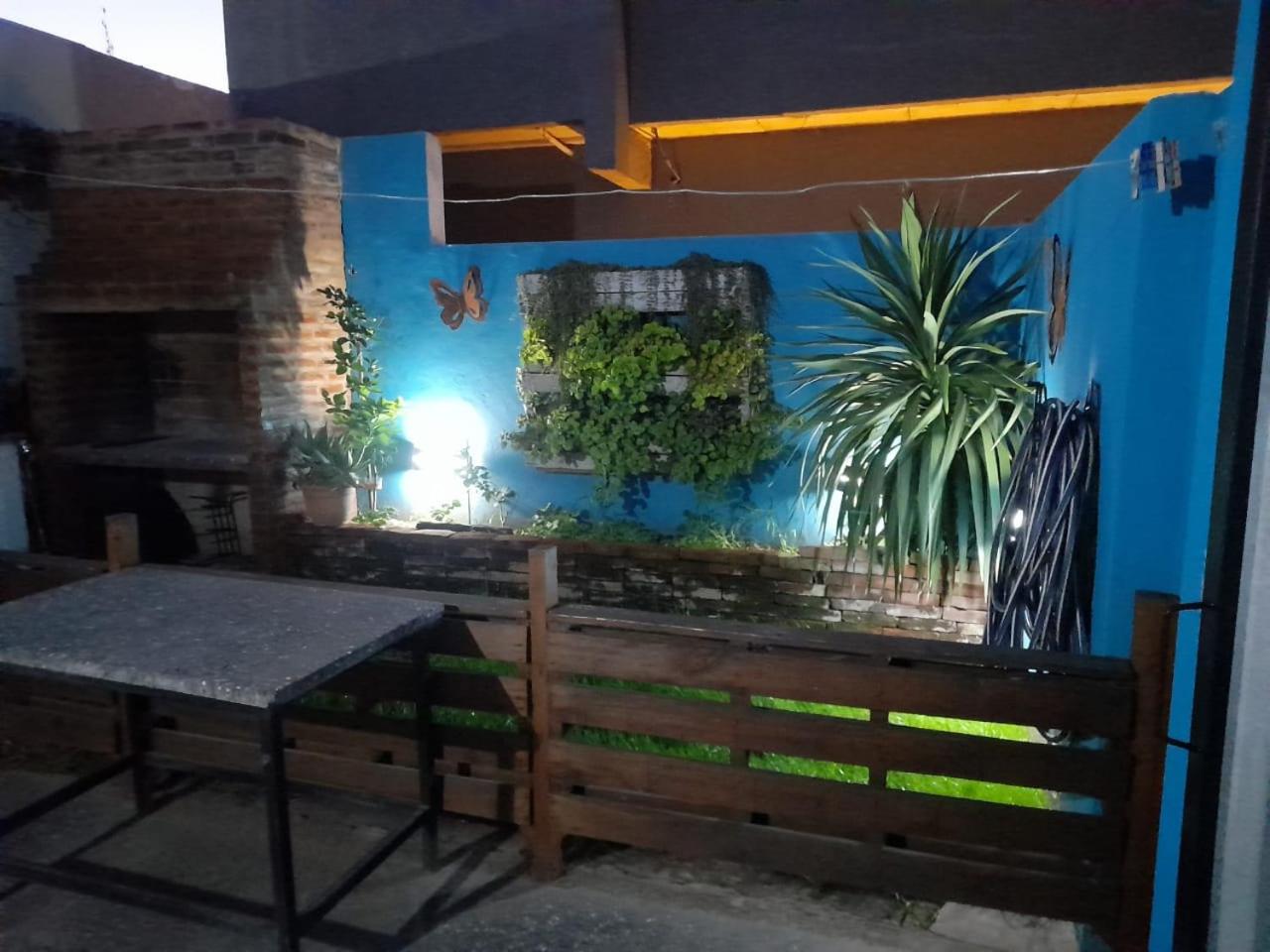 Hermosa casa con patio, parrilla y garage cerrado