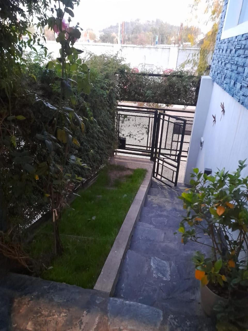 Hermosa casa con patio, parrilla y garage cerrado