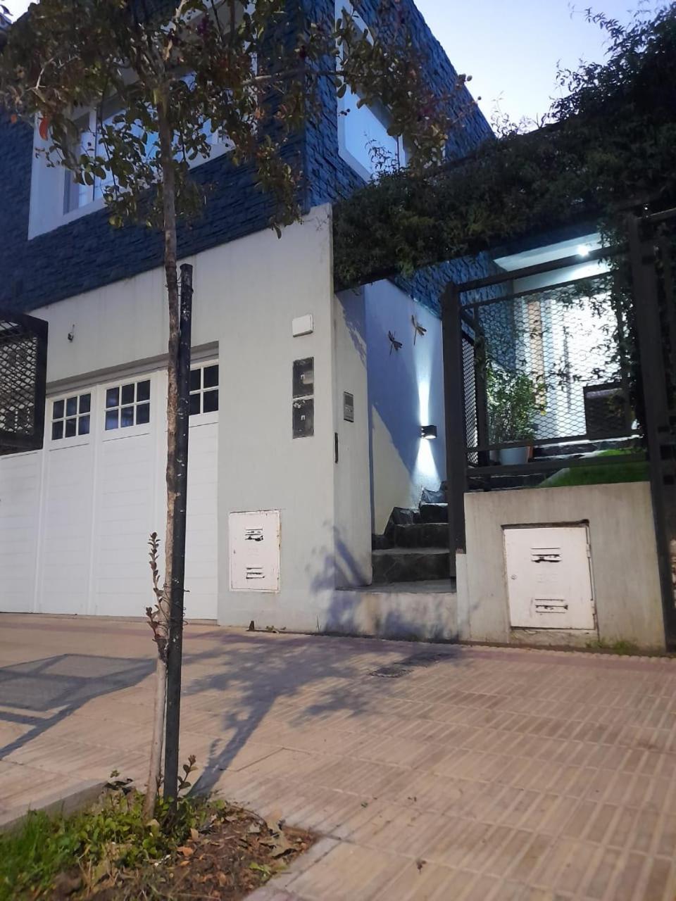 Hermosa casa con patio, parrilla y garage cerrado