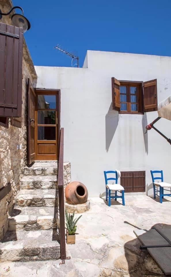 DROUSHIA CORNER HOUSE