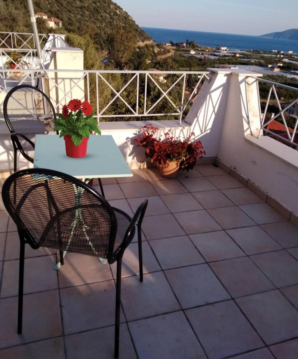 Red Rock and View Leonidio maisonette studio view 4