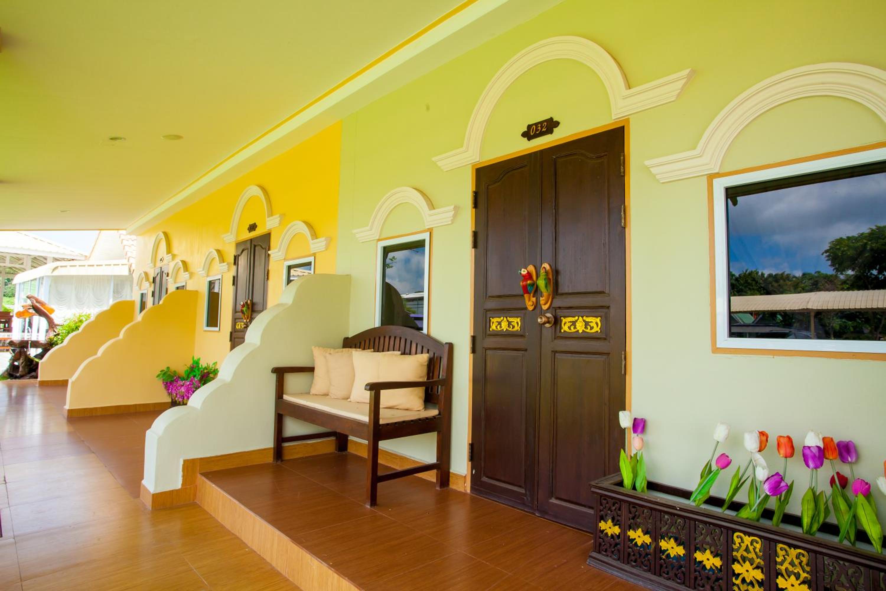 P.Paradise Hotel