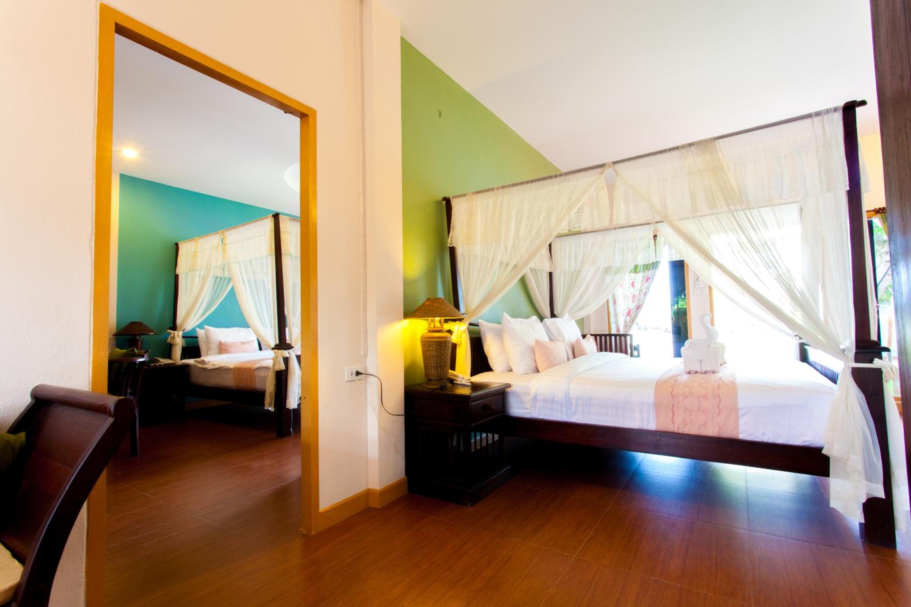 P.Paradise Hotel