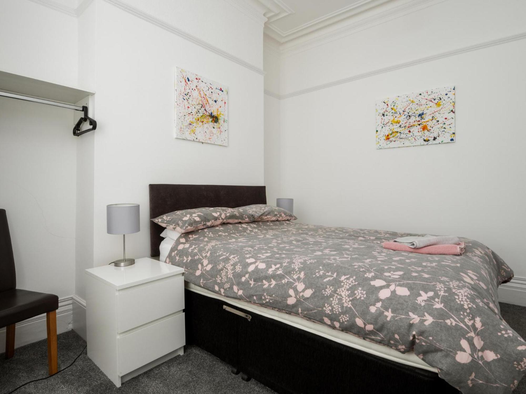 Apex Living NE - Beachville House 4 Beds FREE PARKING view 4
