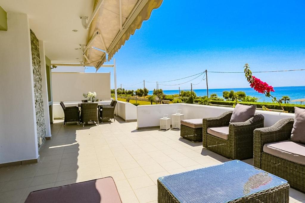 Mira Mare Beachfront Villa view 4