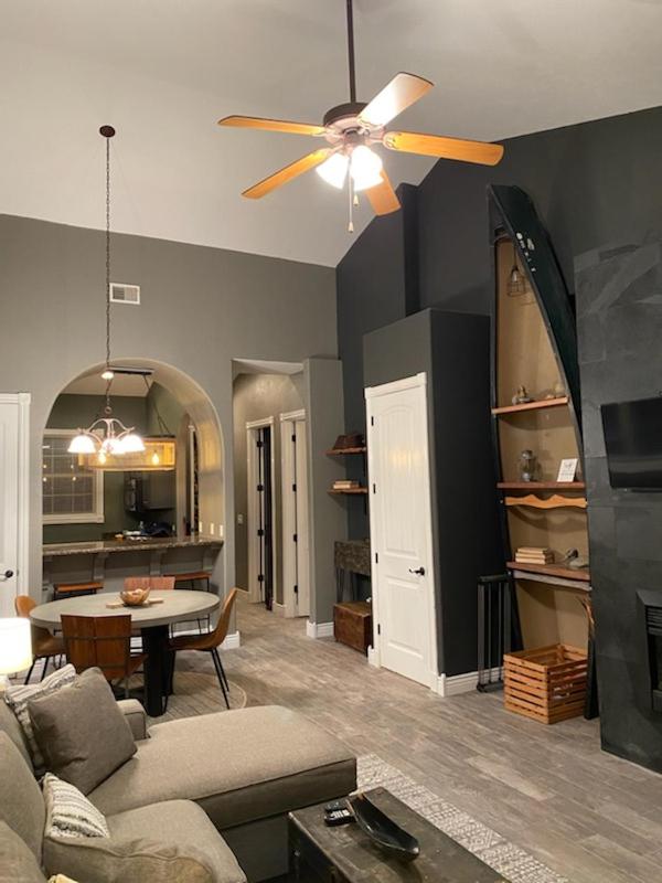 Hotel Penthouse w Lake View & private deck- next to SDC - Image 1