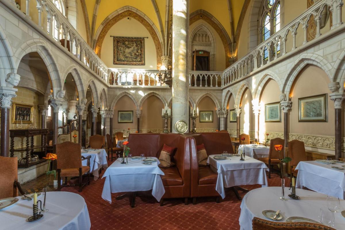 restaurant