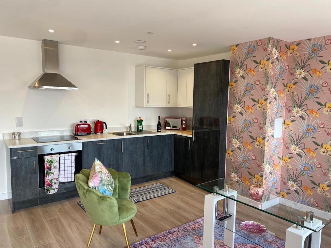 Central Newly built 2 Bed DUPLEX Penthouse with FREE On-site Gated Parking, Lift access, Self Check-in, SUPER Fast WIFI, TWO Cathedral view Terraces & Slee view 5