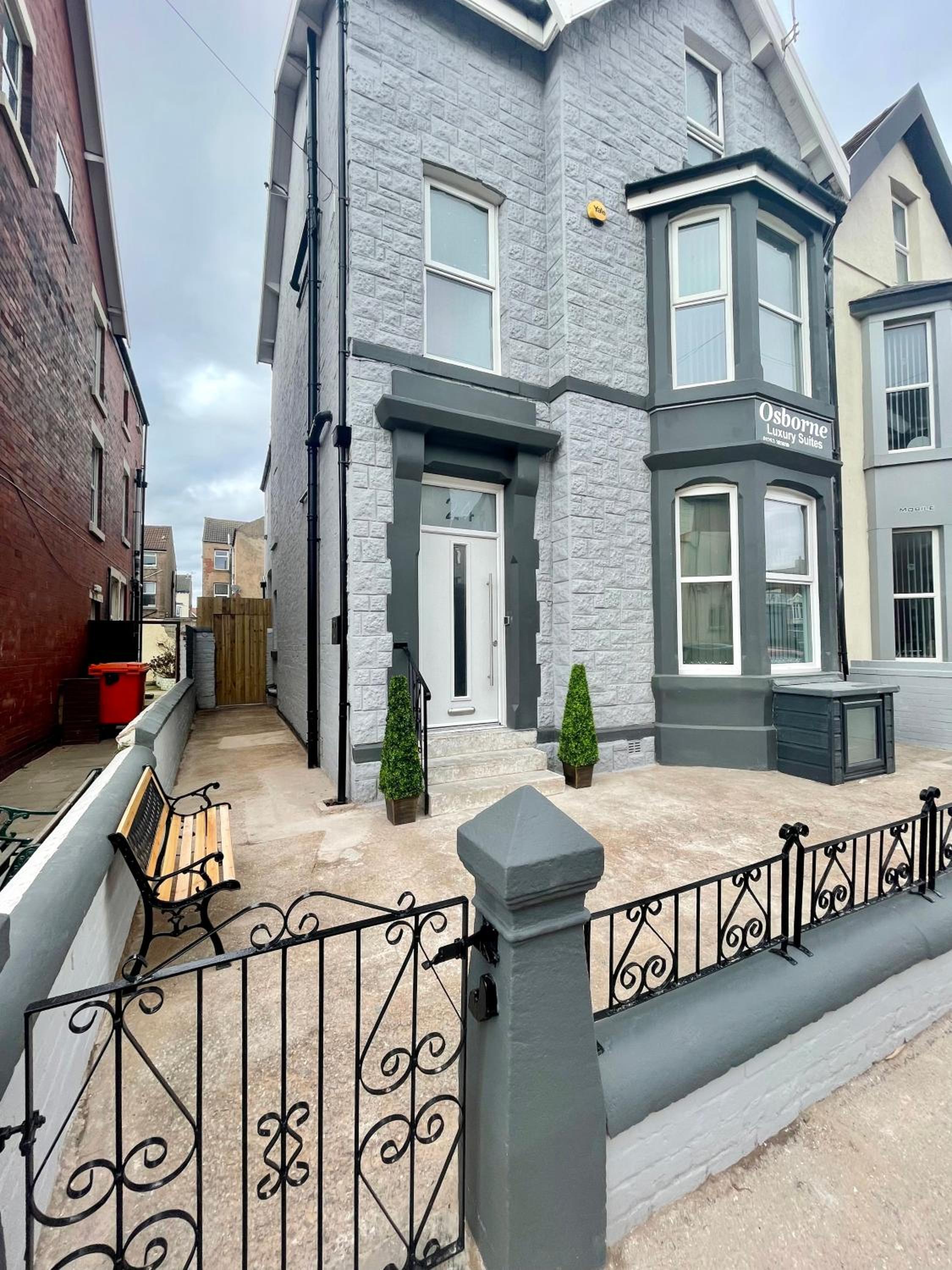 Hotel Osborne Luxury Hot Tub and Jacuzzi Suites