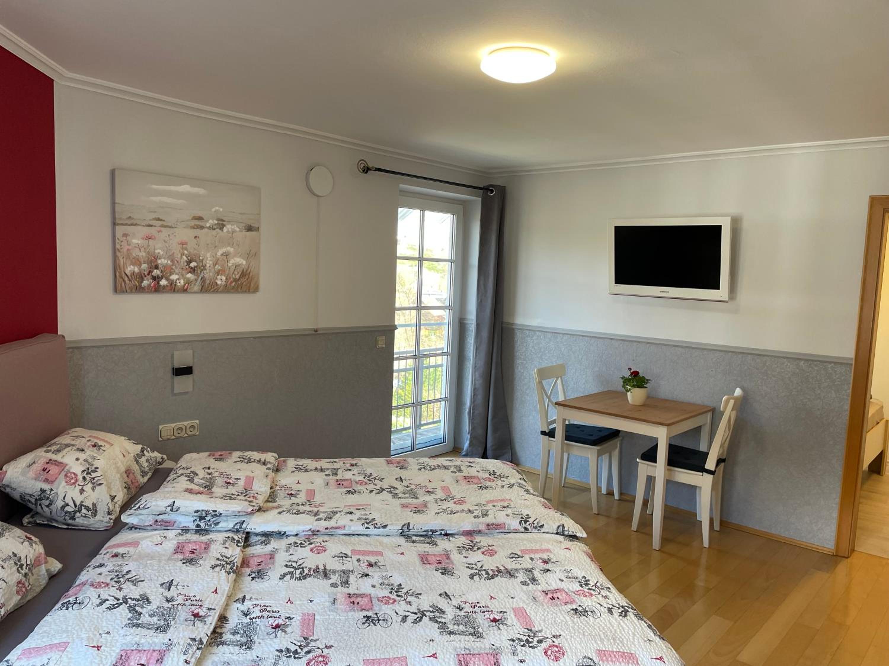 Pino24 Ferienwohnungen mit Pool und Sauna